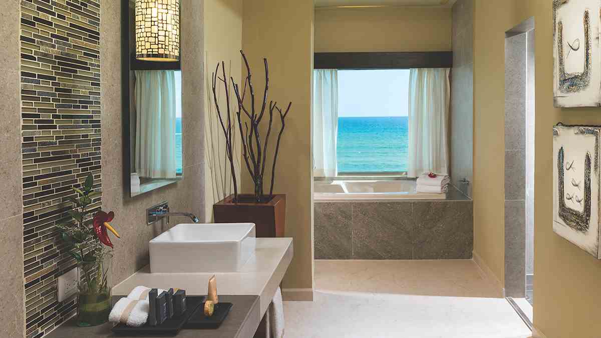 Wonderful oceanfront bathroom jacuzzi style at Generations Riviera Maya Resorts in Cancun